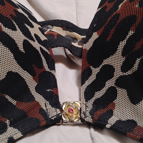 Betsey Johnson Intimates | Animal Print Bra with Pink Accents & Bows | Size 36C - Picture 5 of 8